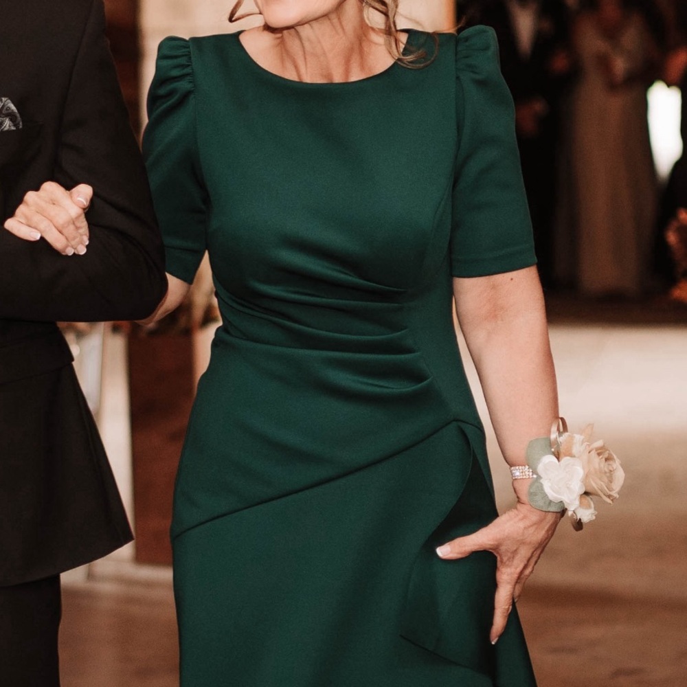 Xscape mother of the bride green dress size 6 short sleeve very flattering